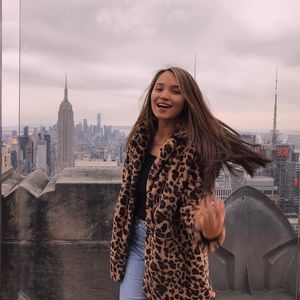 Meet your Posher, Alyssa